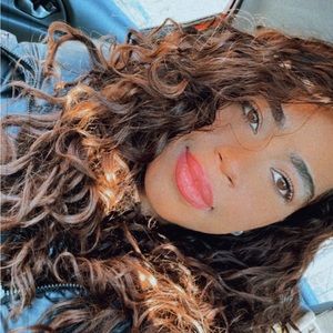 Meet your Posher, Cesarina